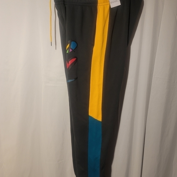 Nike Sportswear Men's Large Fleece Jogger Sweatpants Peace Love Gray DO6182-045 - Picture 3 of 8